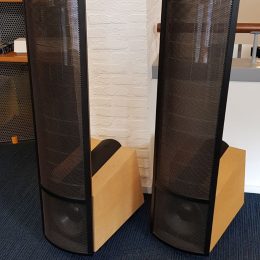 Martin Logan Summit X electrostatische luidsprekers.