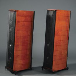 Sonus Faber Amati Anniversario red violin aangeboden.